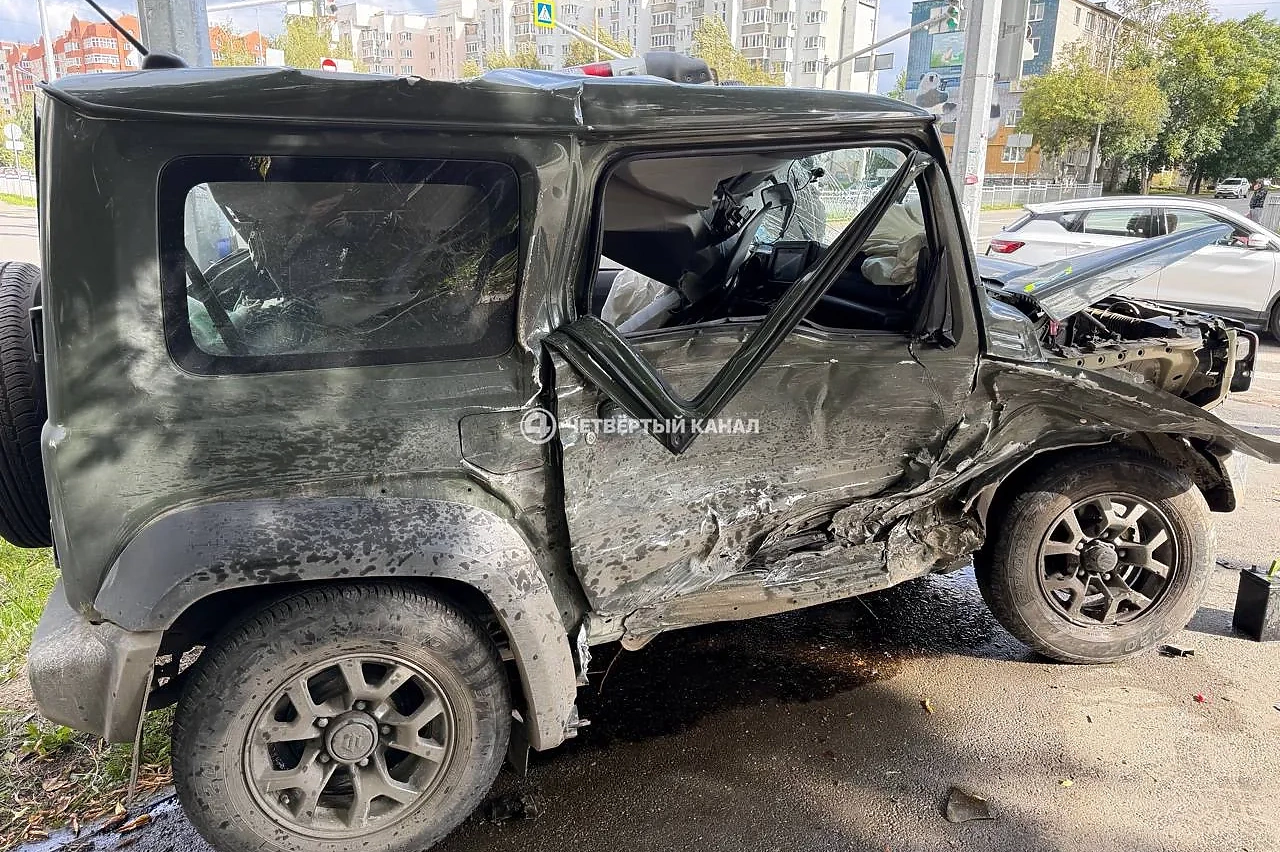 В перевернувшейся после ДТП в Екатеринбурге «скорой» находился пациент с инфарктом (ФОТО)