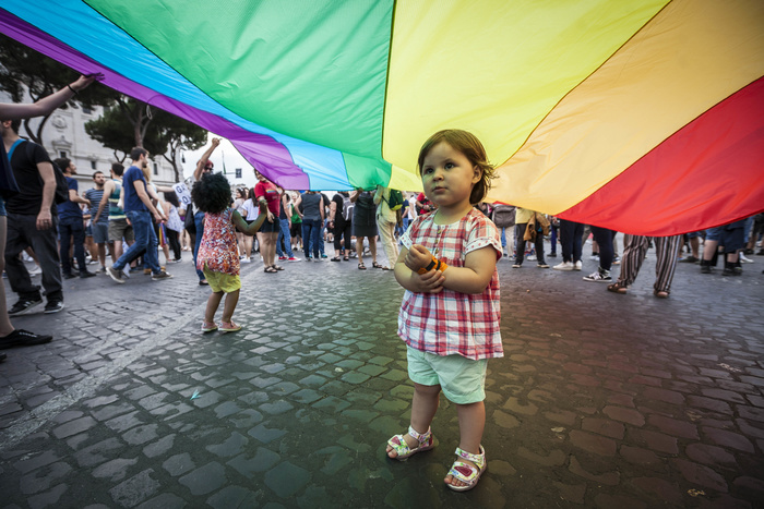 В Канаде приняли закон: у родителей, критикующих ЛГБТ, можно забирать детей