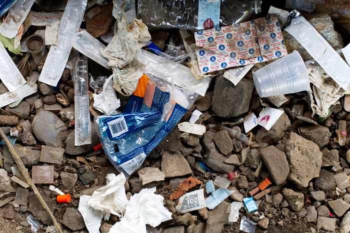 На Алтае школьнице из окна дома плеснули кислотой в лицо