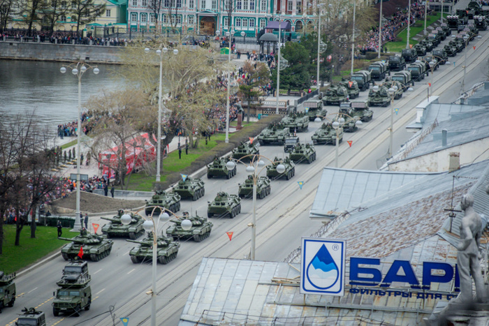 В Екатеринбурге назвали «эксцессом исполнителя» перекрытые тротуары 9 мая