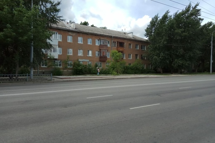 С улиц Екатеринбурга продолжают исчезать крытые остановки