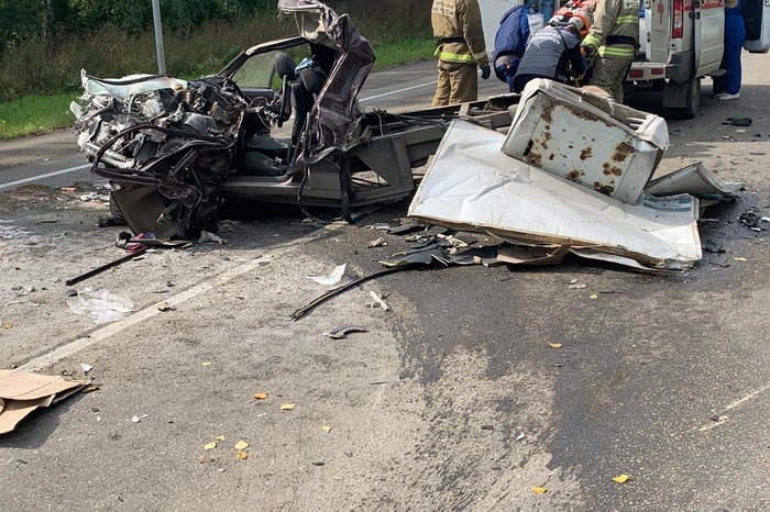 В ДТП на трассе Екатеринбург-Курган пострадали 2 водителя. Машины «всмятку»