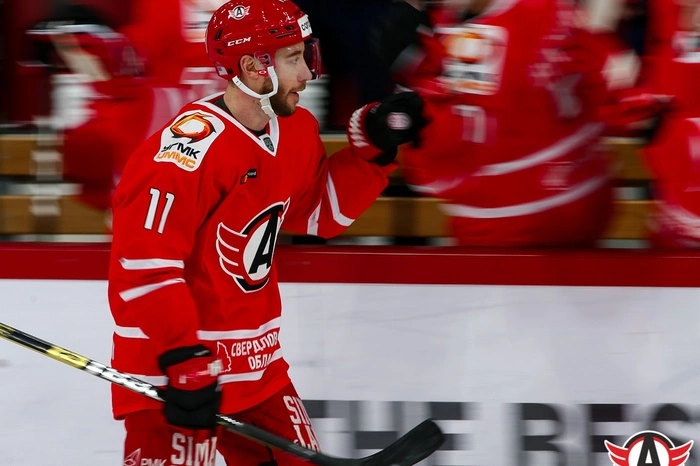 Хет-трик Дэна Секстона помог «Автомобилисту» обыграть «Нефтехимик».