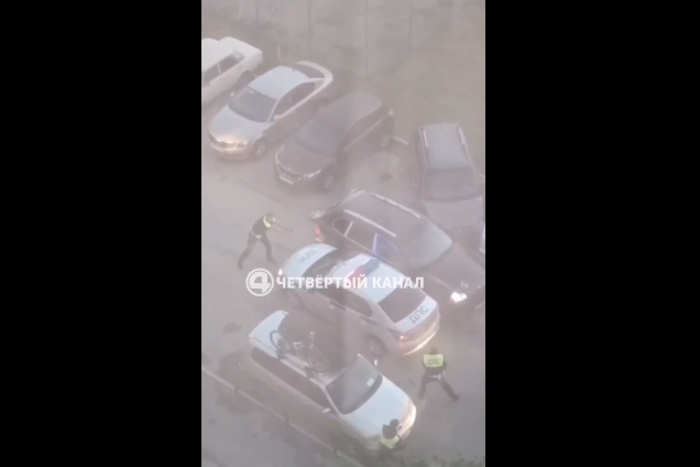 В Екатеринбурге со стрельбой задержали лихача на Porsche Cayenne