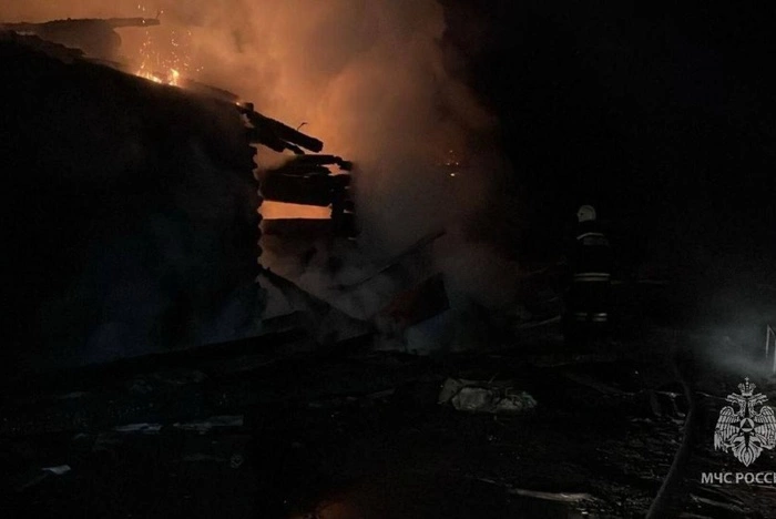 «Его не было в жилье». Трое взрослых и ребенок погибли при пожаре в поселке Монетный