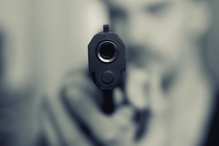 Неизвестные обстреляли многоэтажку возле Южного автовокзала