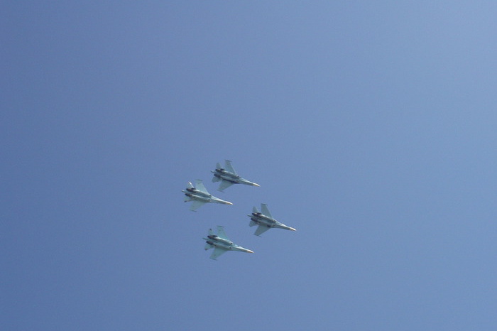 Боевые самолеты прошли над центром Екатеринбурга на предельно низкой высоте