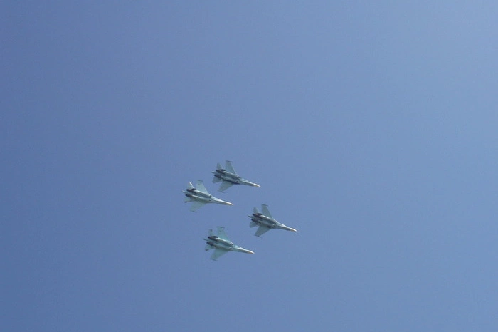 Боевые самолеты прошли над центром Екатеринбурга на предельно низкой высоте