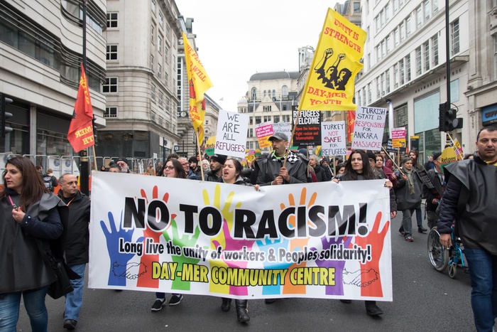 В Лондоне многотысячный митинг в поддержку беженцев обернулся столкновениями