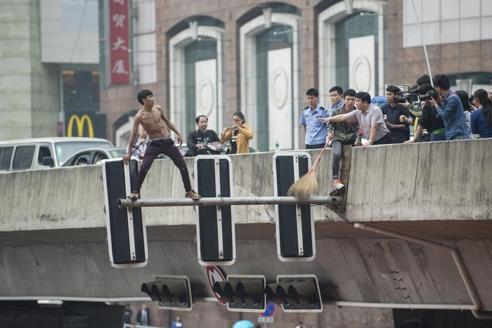 Роспотребнадзор выпустил новые правила освещения суицидов в СМИ