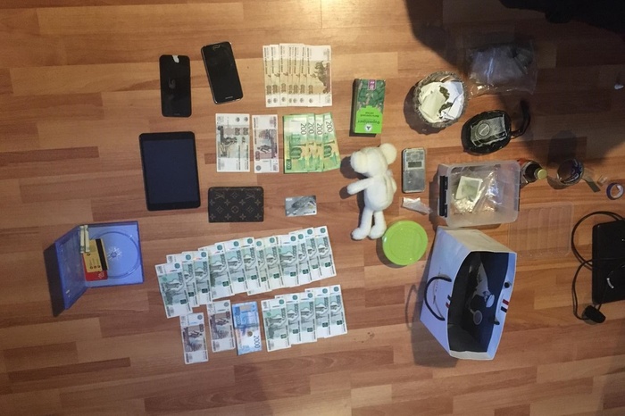 В Екатеринбурге задержали автослесаря, который хранил наркотики в детских игрушках
