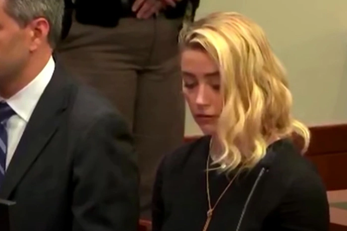 Екатеринбургский бар устроил акцию в честь победы Джонни Деппа над Эмбер Хёрд