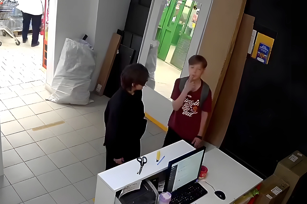 Дети ограбили ПВЗ на Фронтовых бригад, 7 (видео)