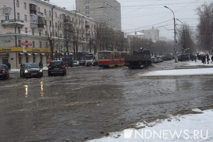 Мощный потоп в центре Екатеринбурга