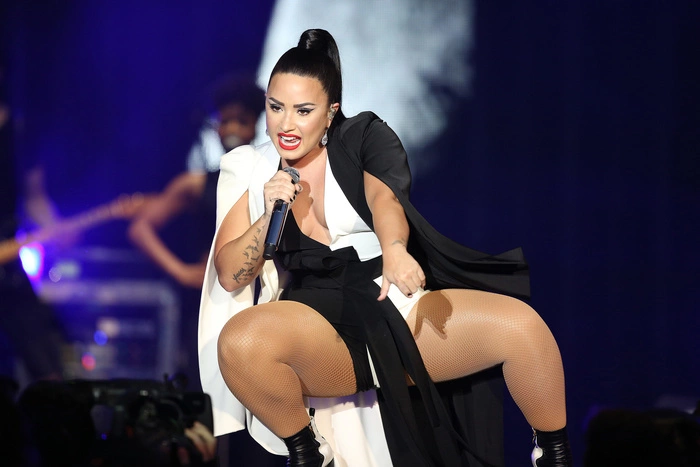 Певицу Деми Ловато госпитализировали из-за передозировки наркотиков