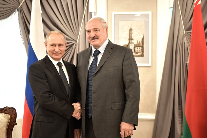 Лукашенко встретился с американцами и решил не открывать российскую базу