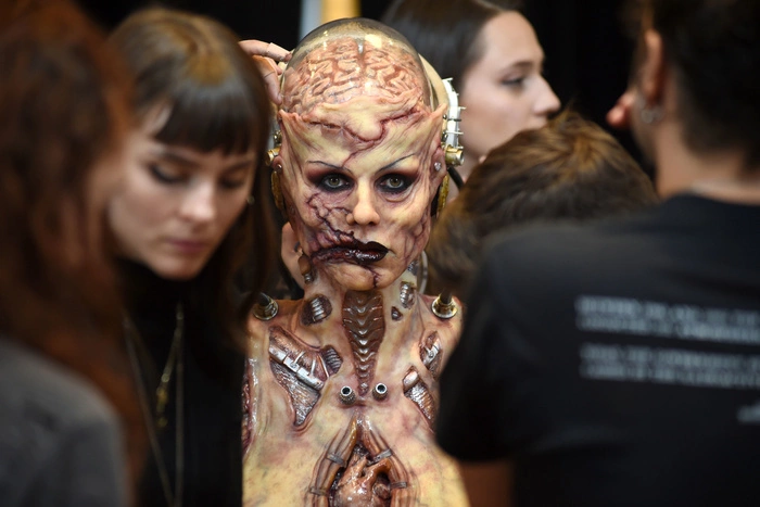 Хайди Клум потрясла всех своим костюмом на Хэллоуин, который создавали 12 часов