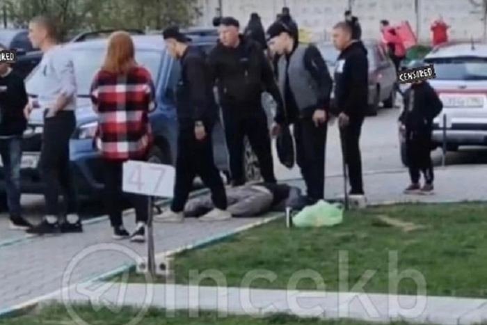 На Вторчермете прохожие избили мужчину, пристававшего к женщине с детьми