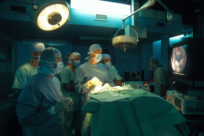 Всемирно известные московские хирурги поделились опытом с коллегами на Сахалине