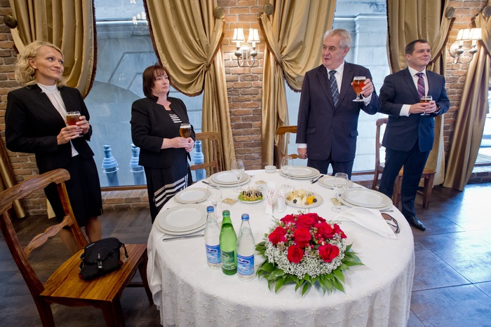 Президент Чехии отметил день рождения в русском ресторане
