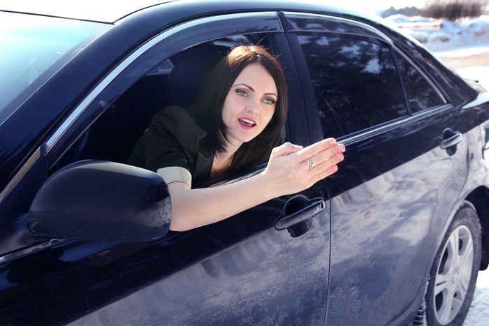Жители Екатеринбурга не доверяют женщинам-водителям