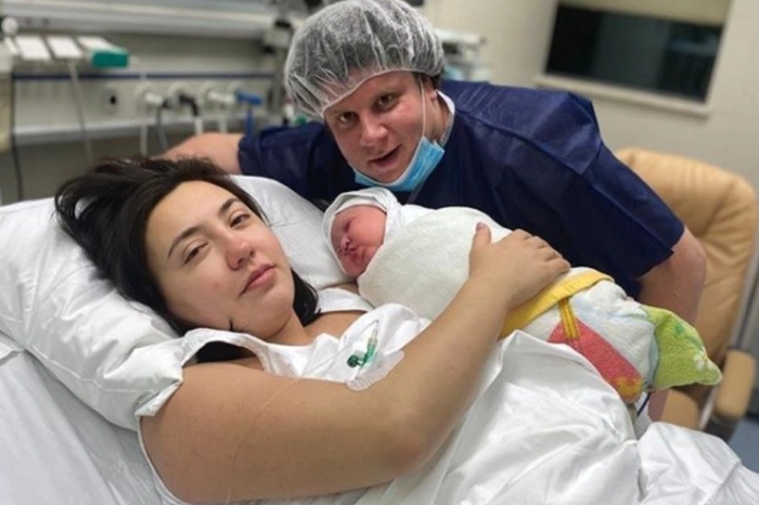 Екатеринбургский актёр и блогер Евгений Кулик стал папой и показал своего ребёнка