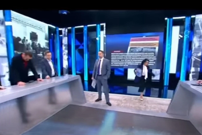 Телеведущая Екатерина Стриженова сломала руку, оступившись в прямом эфире