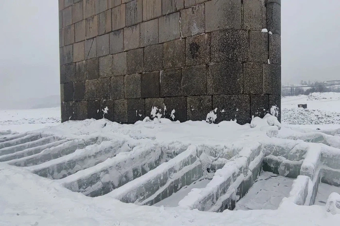 Для демонтажа моста через Витим ученые УрФУ и строители впервые заморозили реку