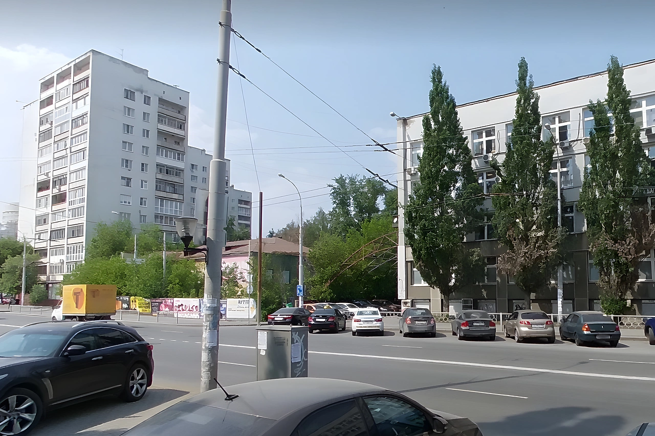 В центре Екатеринбурга снесли старую поликлинику ради стротельства высотки