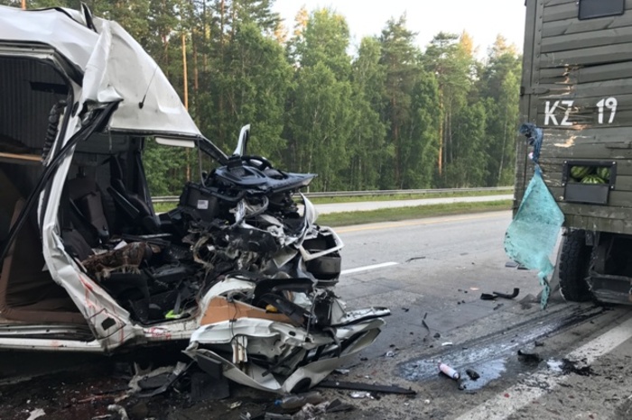 Женщина-пассажир иномарки погибла на Челябинском тракте