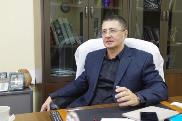 Мясников не исключил, что коронавирус может провоцировать рак