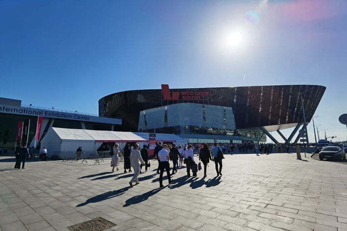 «Пристегните ремни». В Екатеринбурге открывается 14-я выставка «Иннопром» (ФОТО)