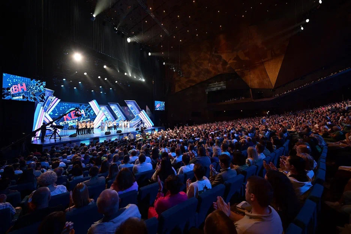 Очередная «Встреча выпускников КВН» прошла в «Екатеринбург — Экспо»