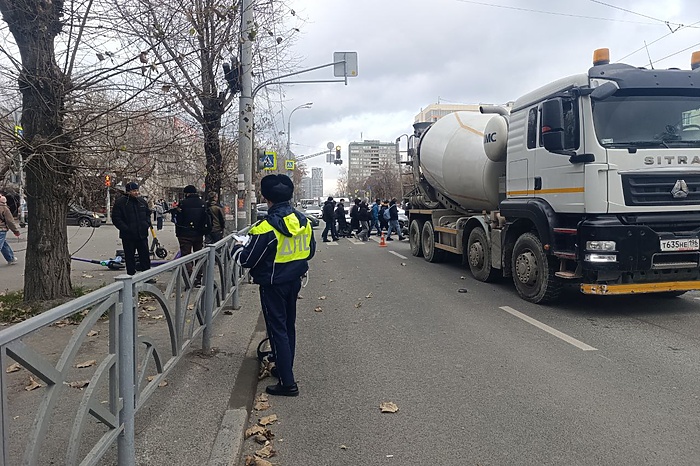 В ГИБДД сообщили причину аварии в Екатеринбурге, в которой погиб курьер