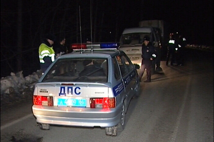 В Екатеринбурге ВАЗ-2115 сбил трех пешеходов, шедших по проезжей части