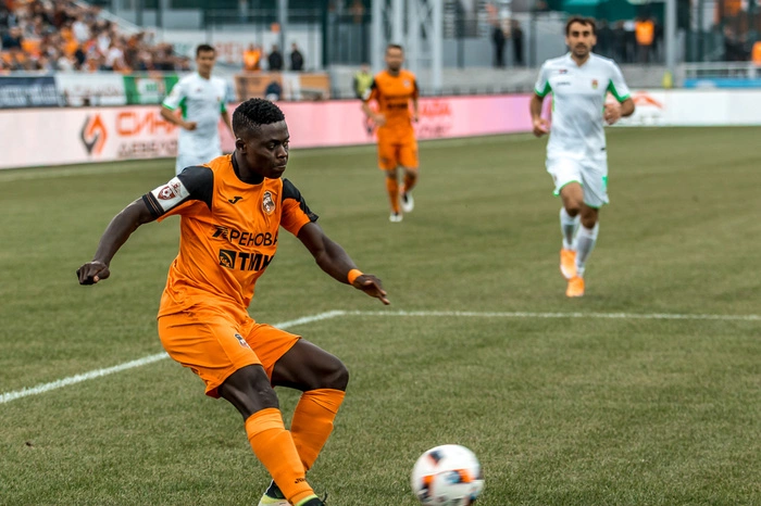 Нападающий «Урала» Чисамба Лунгу продлил контракт с клубом