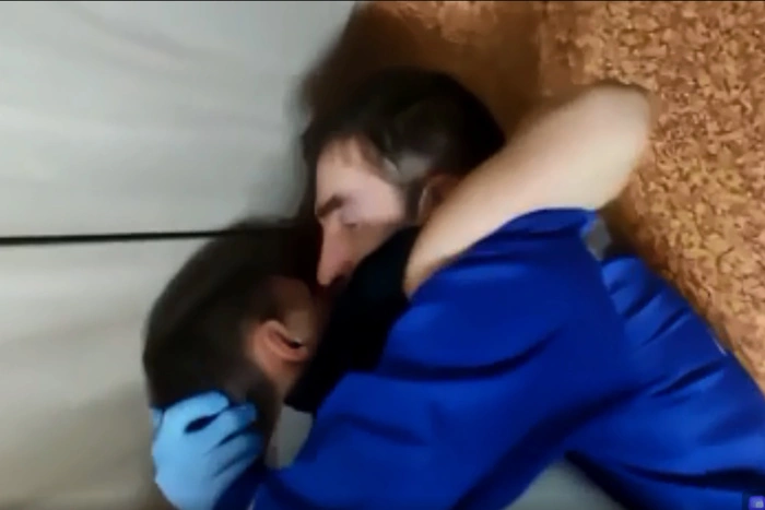 Пьяный мужчина жестоко избил фельдшера скорой помощи