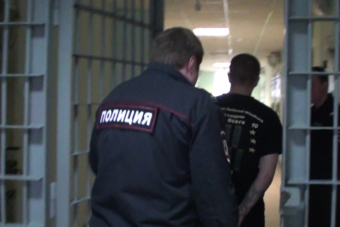 В Кемерове полицейские не приехали на вызов в квартиру, где убивали девушку