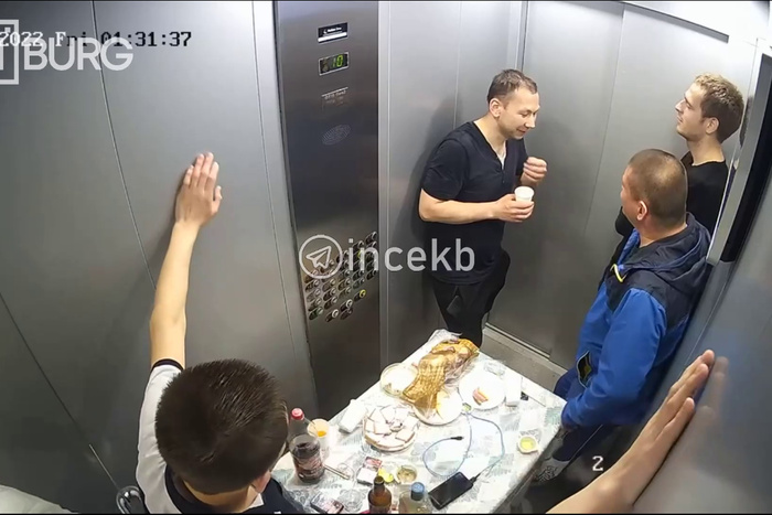 В Екатеринбурге мужчины устроили застолье в лифте жилого дома