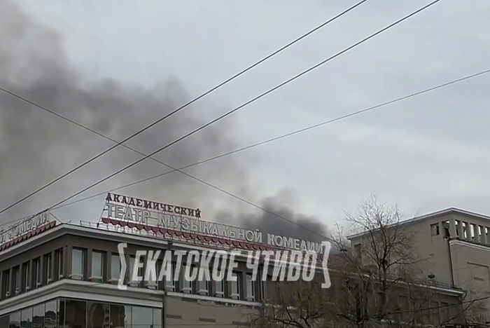 В районе Дома печати вспыхнул пожар