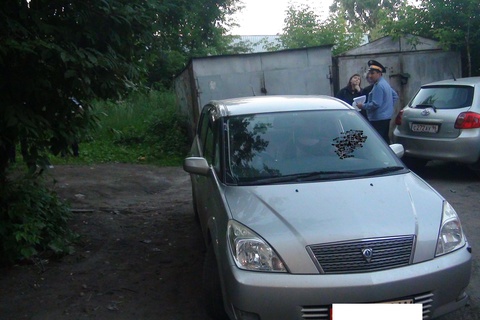 Пассажир иномарки погиб во дворе на улице Стрелочников