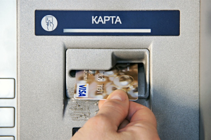 Житель Нижней Туры пойдет под суд за снятие денег с чужих банковских карт