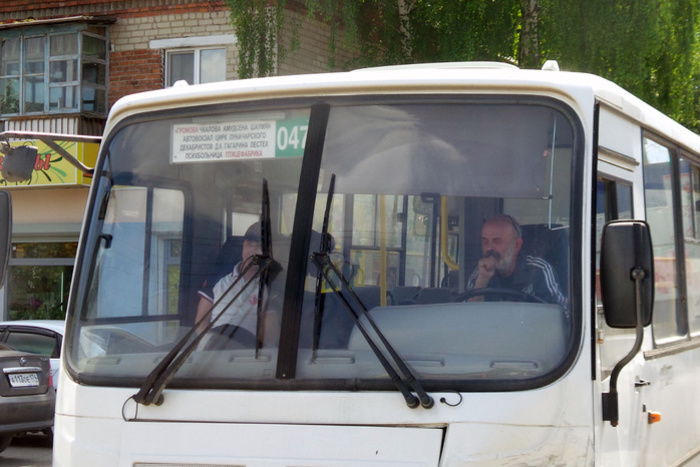 В Екатеринбурге пенсионер получил травму в автобусе