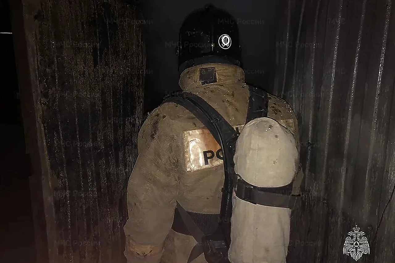 В Екатеринбурге загорелся магазин