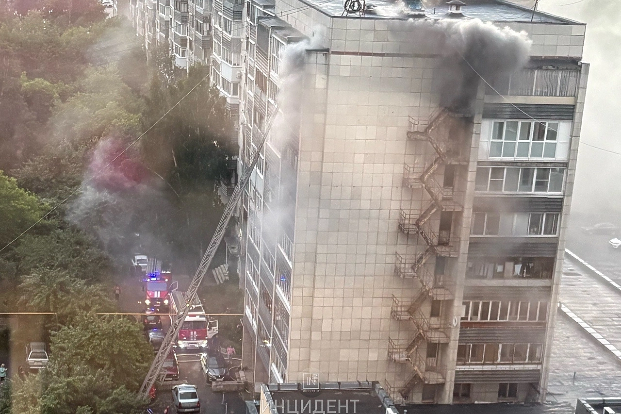 На Шаумяна вспыхнула квартира в девятиэтажке
