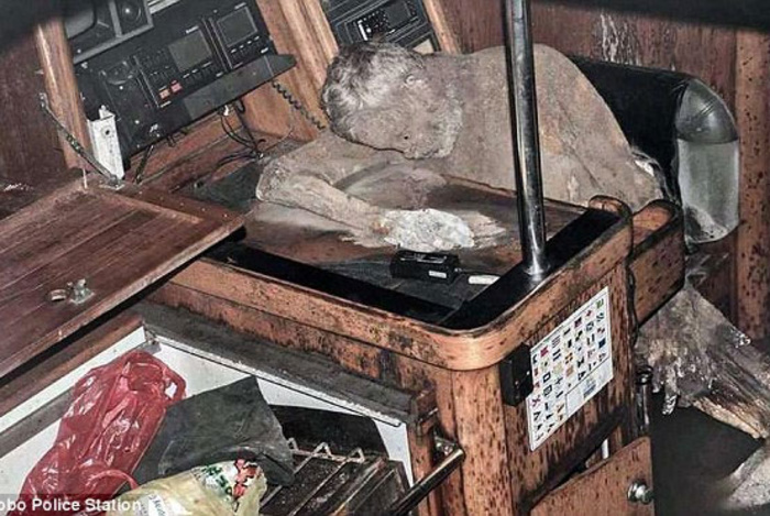 На борту яхты, дрейфовавшей у берегов Филиппин, нашли мумию путешественника