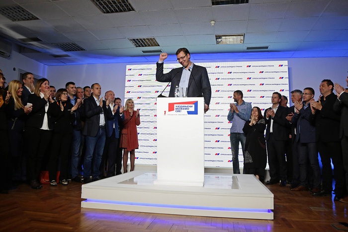 На парламентских выборах в Сербии уверенно победили сторонники вступления в ЕС