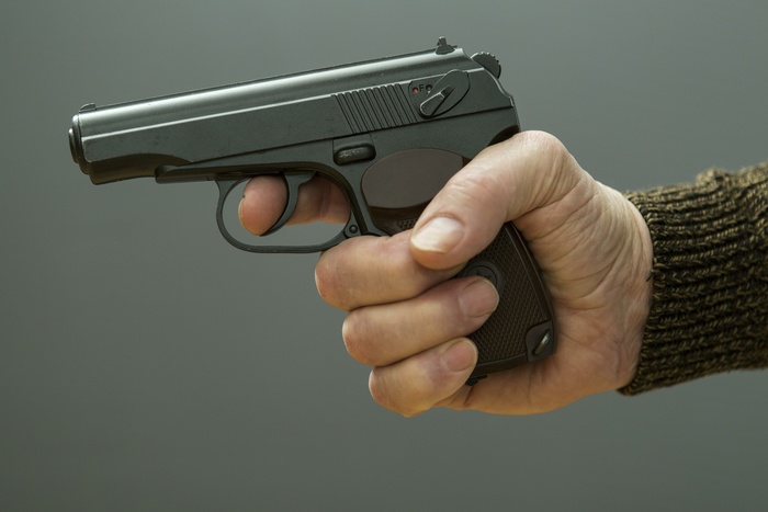 Маленький мальчик принес пистолет в детский сад Петербурга