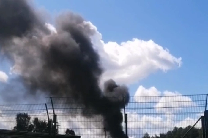 Жителей Эльмаша напугал столб чёрного дыма