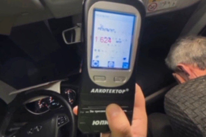 В Свердловской области мужчина расплакался после проваленного теста на алкоголь